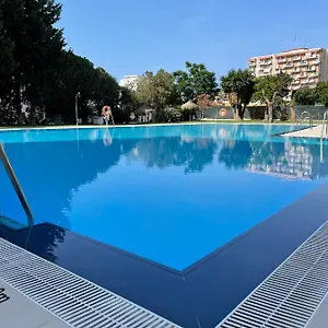 Apartamento Apartamento con piscina a 500m de la playa en Benalmadena Costa, Benalmádena